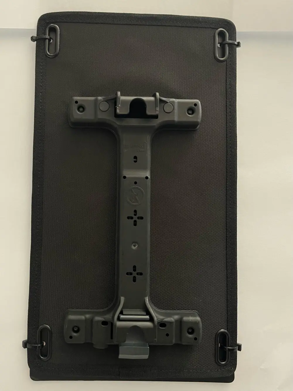 Basil táska/kosár adapter - Racktime Snap-it 2.0 zárható, segítségével levehetővé tehetők a táskák,kosarak (pl. a legtöbb Stevens, KTM, Scott, Gepida csomagtartókkal kompatibilis)