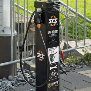 SKS-Germany pumpa állomás szerszámokkal