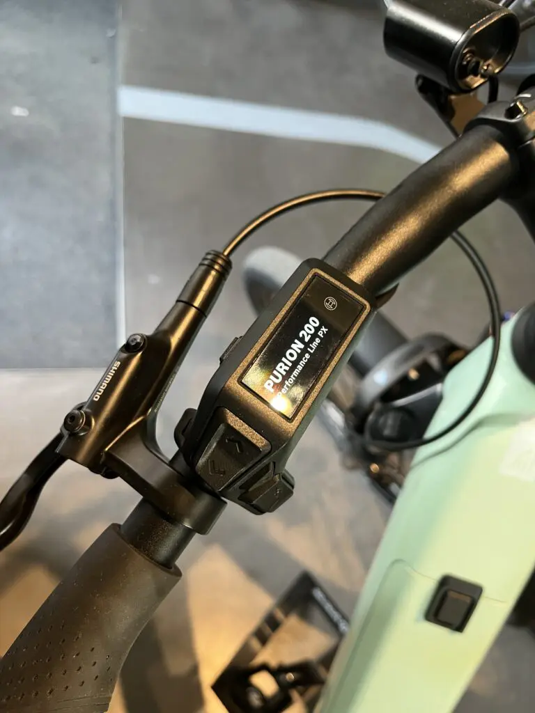 Bosch Purion 200 kijelző egy e-bike kormányán a Futurebike üzletében
